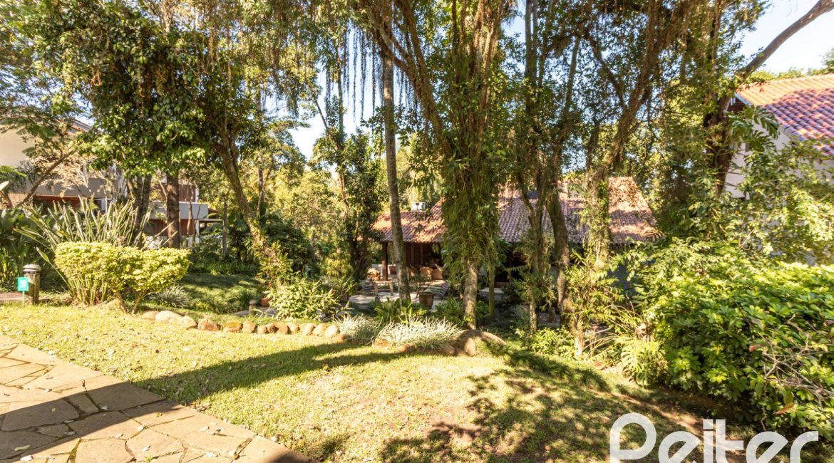 Casa em Condomínio à venda com 282m², 3 dormitórios, 1 suíte, 3 vagas, no bairro Cavalhada em PORTO ALEGRE