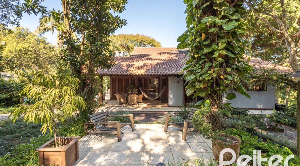 Casa em Condomínio à venda com 282m², 3 dormitórios, 1 suíte, 3 vagas, no bairro Cavalhada em PORTO ALEGRE