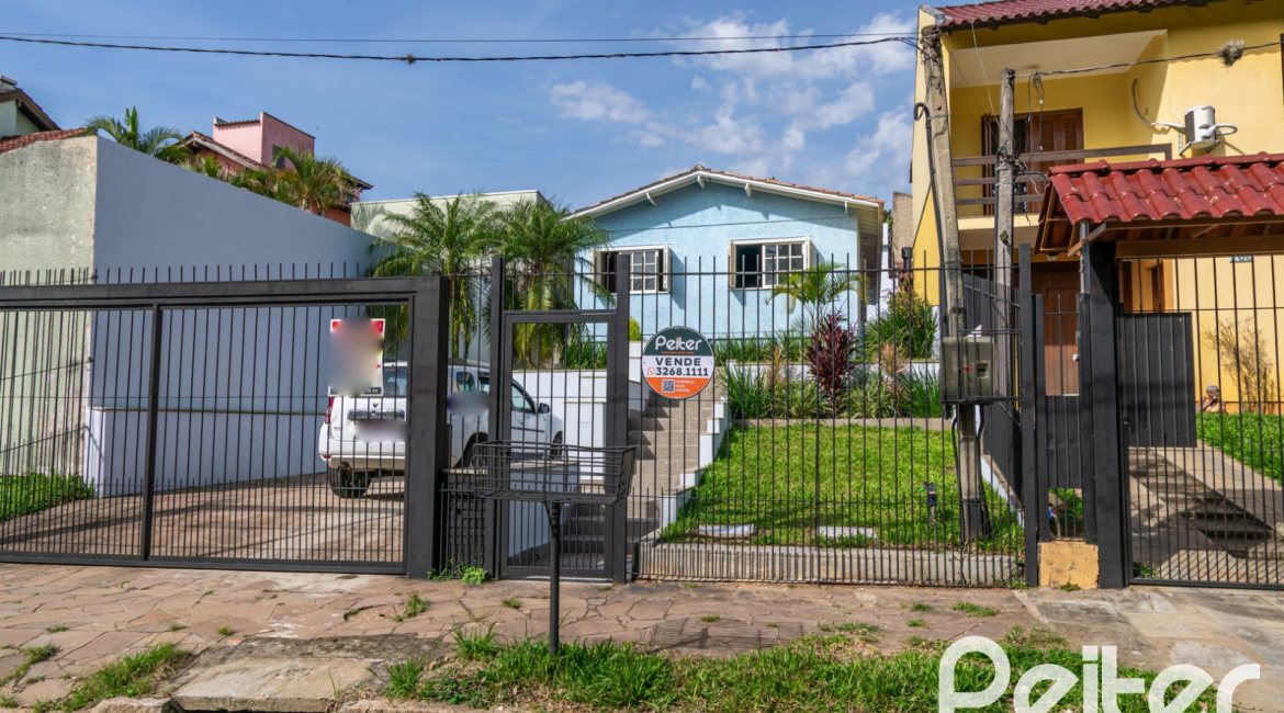 Casa à venda com 326m², 2 dormitórios, 1 suíte, 2 vagas, no bairro Ipanema em Porto Alegre