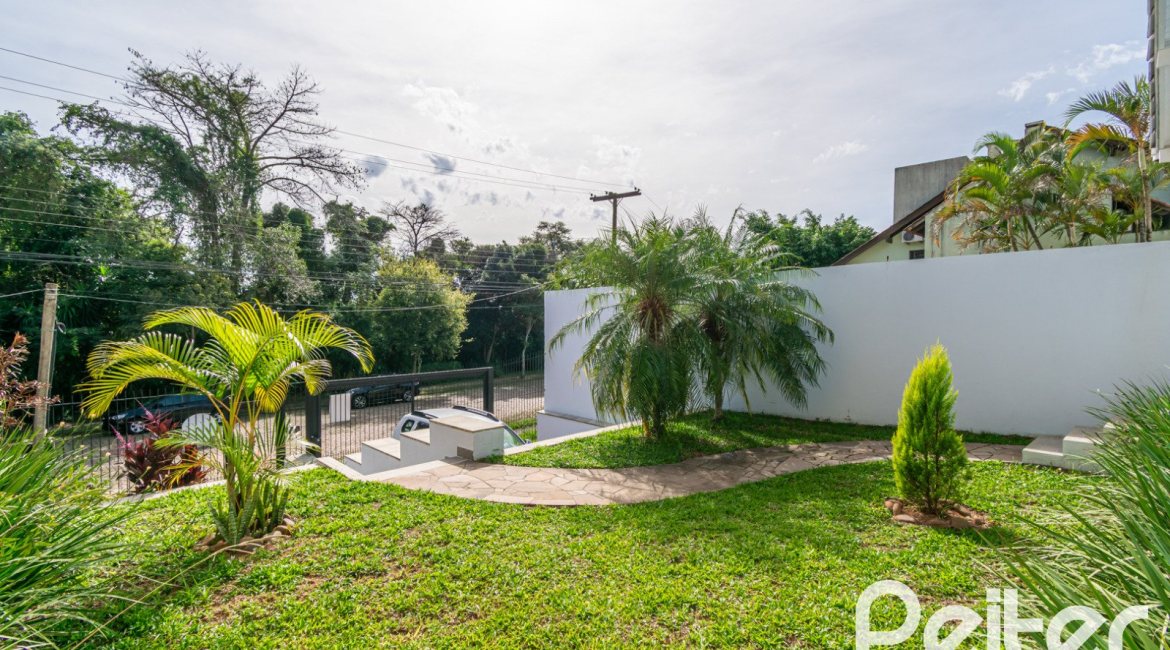 Casa à venda com 326m², 2 dormitórios, 1 suíte, 2 vagas, no bairro Ipanema em Porto Alegre