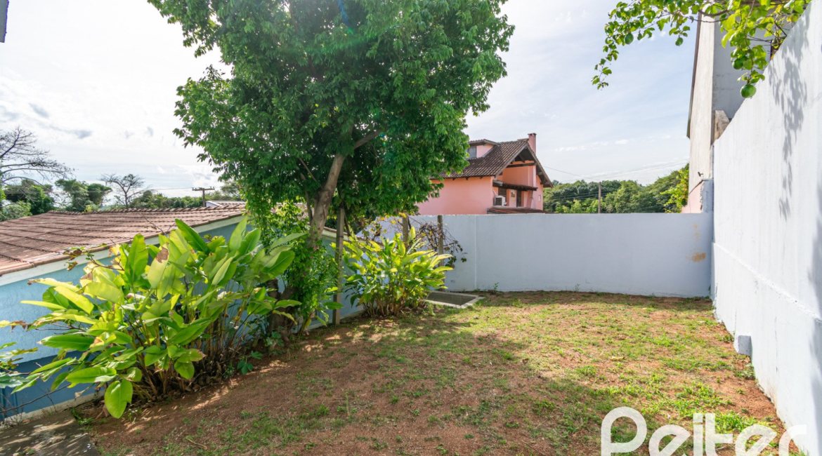 Casa à venda com 326m², 2 dormitórios, 1 suíte, 2 vagas, no bairro Ipanema em Porto Alegre