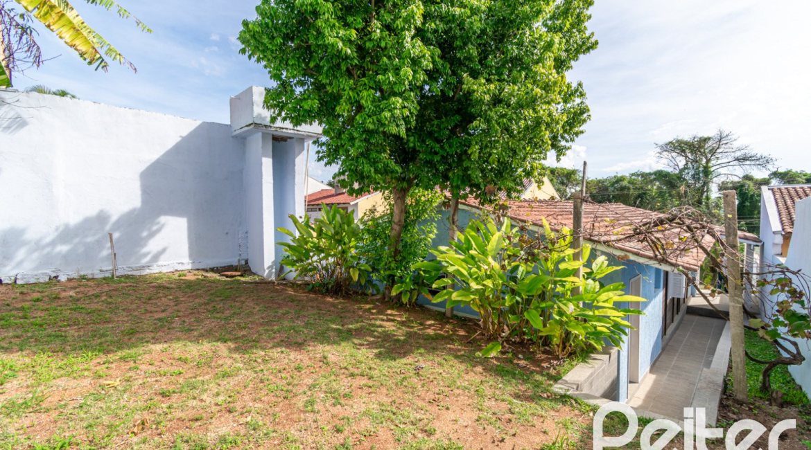 Casa à venda com 326m², 2 dormitórios, 1 suíte, 2 vagas, no bairro Ipanema em Porto Alegre