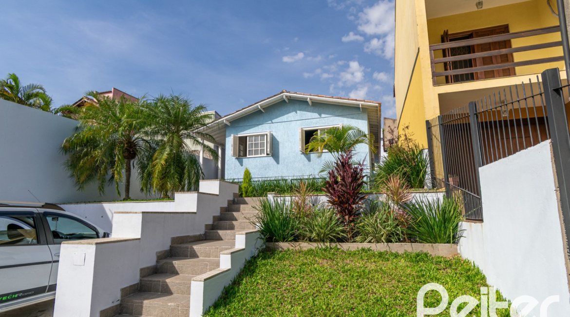 Casa à venda com 326m², 2 dormitórios, 1 suíte, 2 vagas, no bairro Ipanema em Porto Alegre