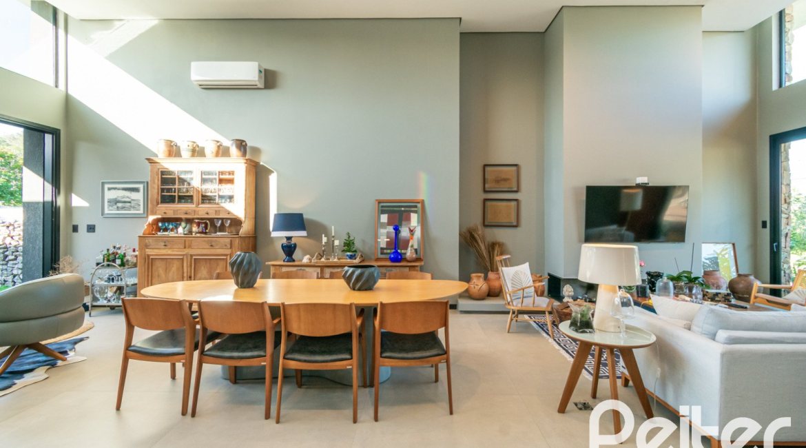 Casa em Condomínio à venda com 260m², 3 dormitórios, 3 suítes, 4 vagas, no bairro Alphaville em PORTO ALEGRE