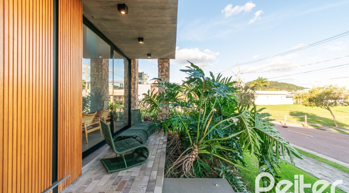 Casa em Condomínio à venda com 260m², 3 dormitórios, 3 suítes, 4 vagas, no bairro Alphaville em PORTO ALEGRE