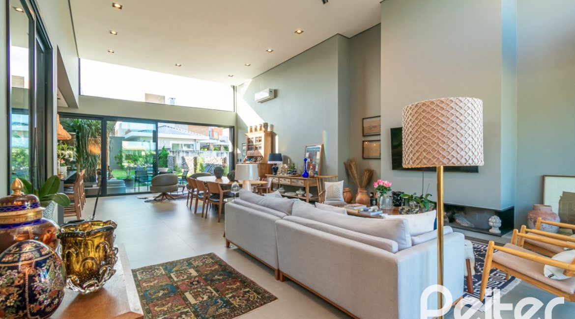 Casa em Condomínio à venda com 260m², 3 dormitórios, 3 suítes, 4 vagas, no bairro Alphaville em PORTO ALEGRE