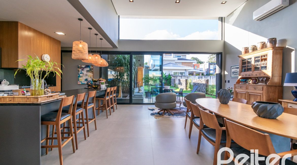 Casa em Condomínio à venda com 260m², 3 dormitórios, 3 suítes, 4 vagas, no bairro Alphaville em PORTO ALEGRE