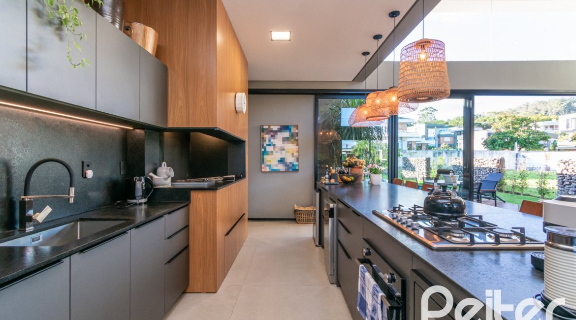 Casa em Condomínio à venda com 260m², 3 dormitórios, 3 suítes, 4 vagas, no bairro Alphaville em PORTO ALEGRE