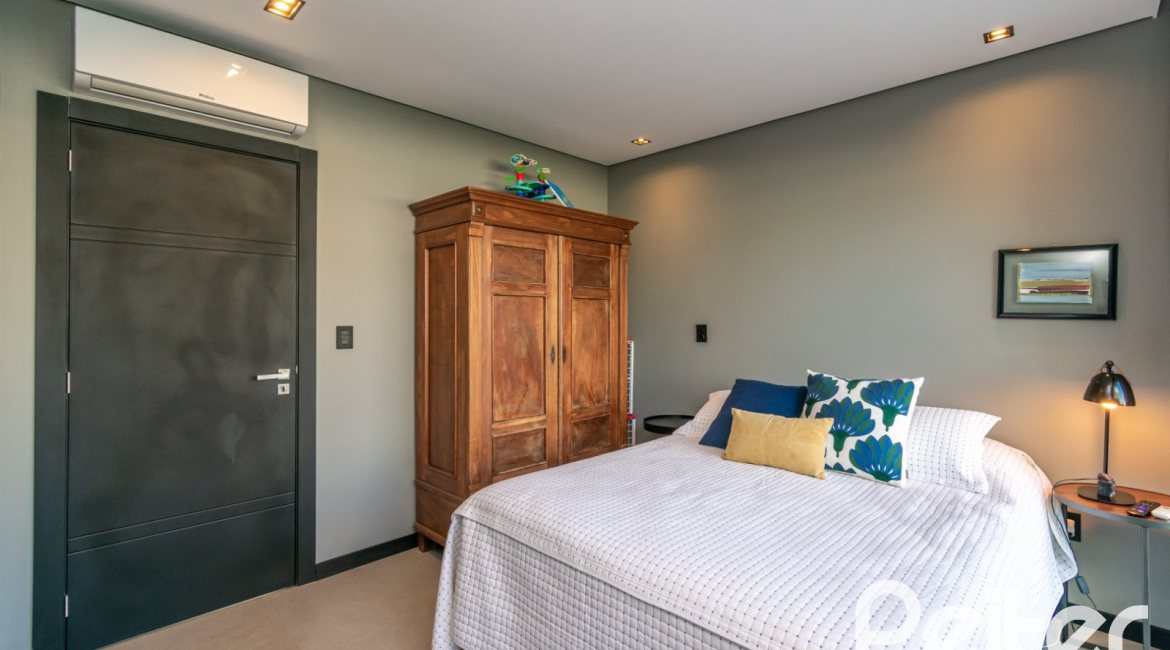 Casa em Condomínio à venda com 260m², 3 dormitórios, 3 suítes, 4 vagas, no bairro Alphaville em PORTO ALEGRE