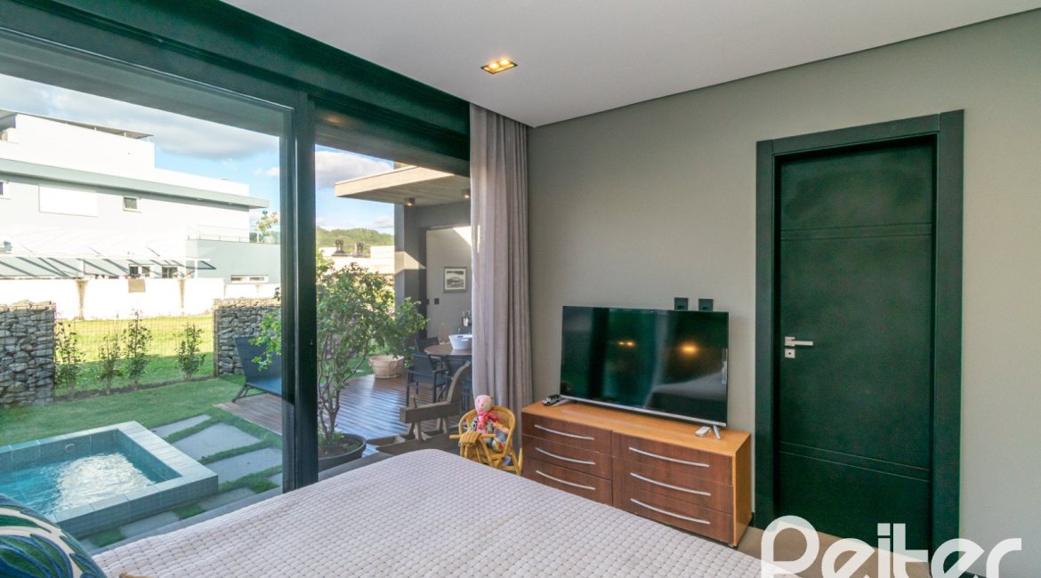 Casa em Condomínio à venda com 260m², 3 dormitórios, 3 suítes, 4 vagas, no bairro Alphaville em PORTO ALEGRE