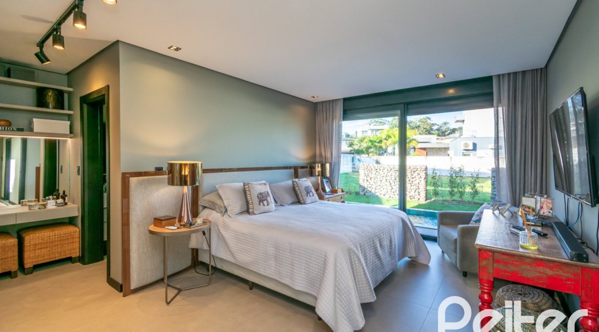 Casa em Condomínio à venda com 260m², 3 dormitórios, 3 suítes, 4 vagas, no bairro Alphaville em PORTO ALEGRE