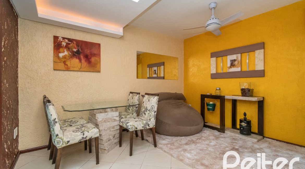 Casa em Condomínio à venda com 102m², 2 dormitórios, 1 suíte, 1 vaga, no bairro Guarujá em Porto Alegre