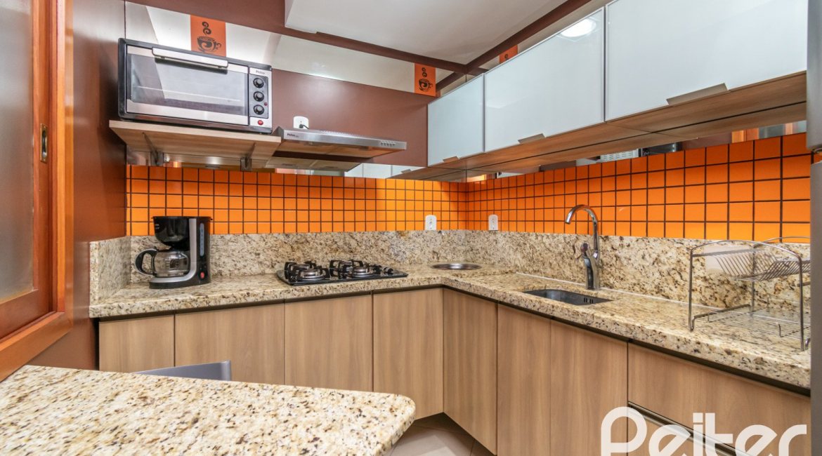 Casa em Condomínio à venda com 102m², 2 dormitórios, 1 suíte, 1 vaga, no bairro Guarujá em Porto Alegre