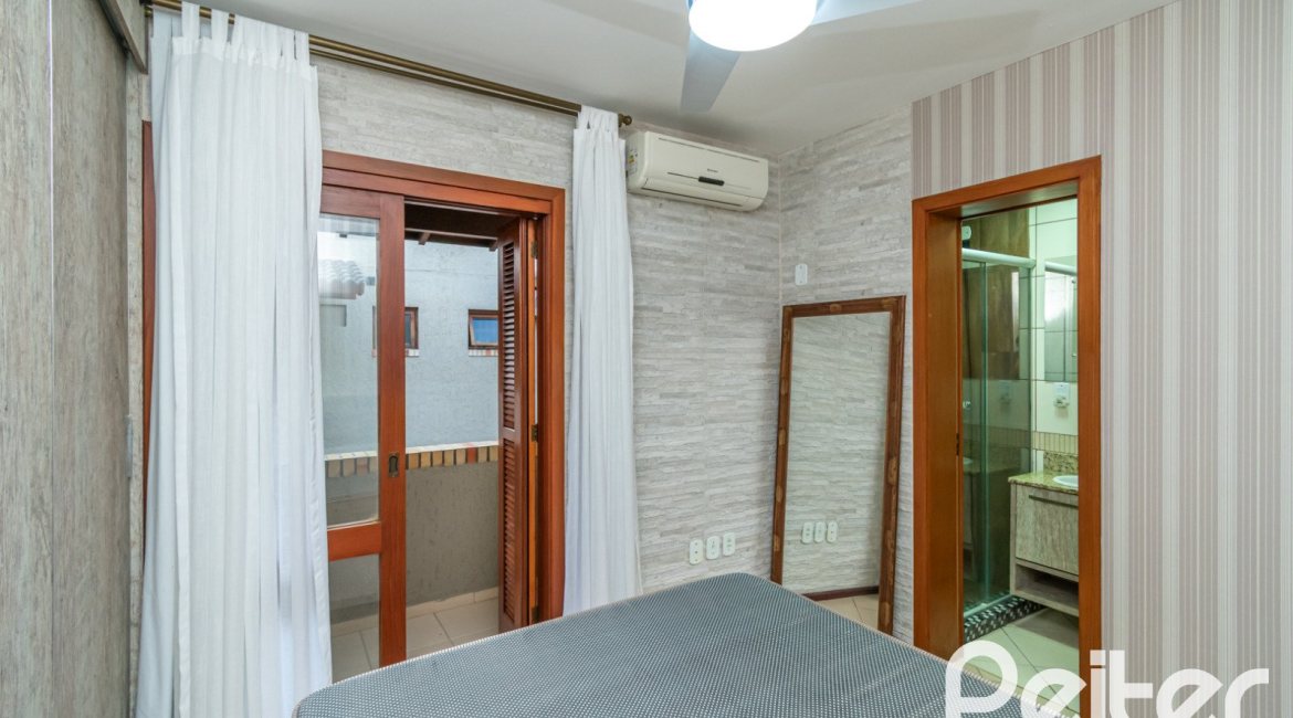 Casa em Condomínio à venda com 102m², 2 dormitórios, 1 suíte, 1 vaga, no bairro Guarujá em Porto Alegre