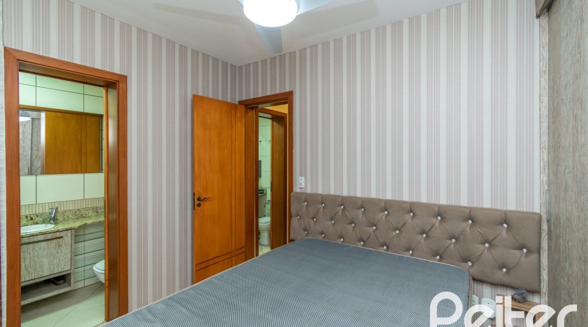 Casa em Condomínio à venda com 102m², 2 dormitórios, 1 suíte, 1 vaga, no bairro Guarujá em Porto Alegre