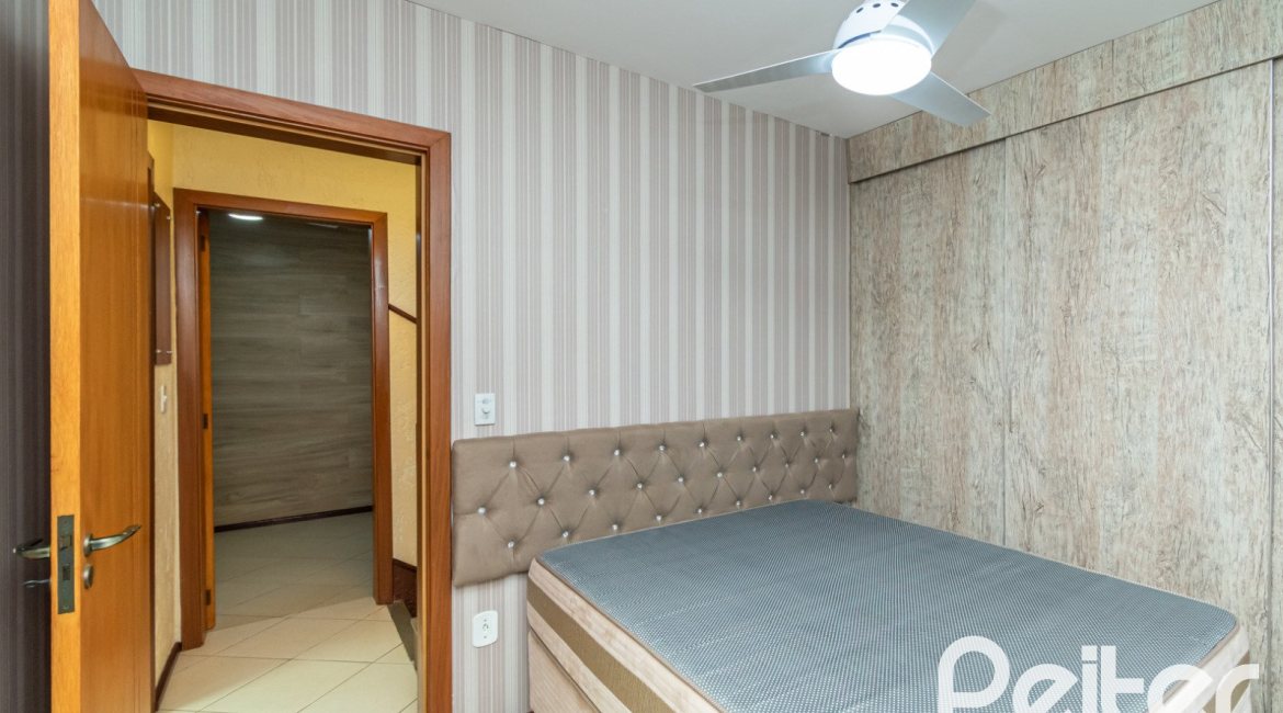 Casa em Condomínio à venda com 102m², 2 dormitórios, 1 suíte, 1 vaga, no bairro Guarujá em Porto Alegre