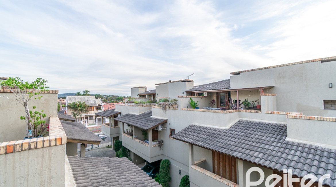 Casa em Condomínio à venda com 102m², 2 dormitórios, 1 suíte, 1 vaga, no bairro Guarujá em Porto Alegre