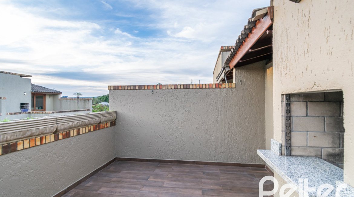 Casa em Condomínio à venda com 102m², 2 dormitórios, 1 suíte, 1 vaga, no bairro Guarujá em Porto Alegre