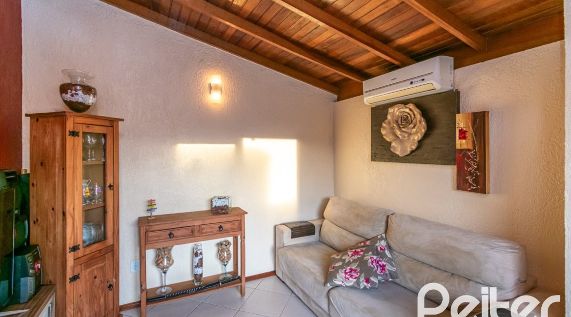 Casa em Condomínio à venda com 102m², 2 dormitórios, 1 suíte, 1 vaga, no bairro Guarujá em Porto Alegre