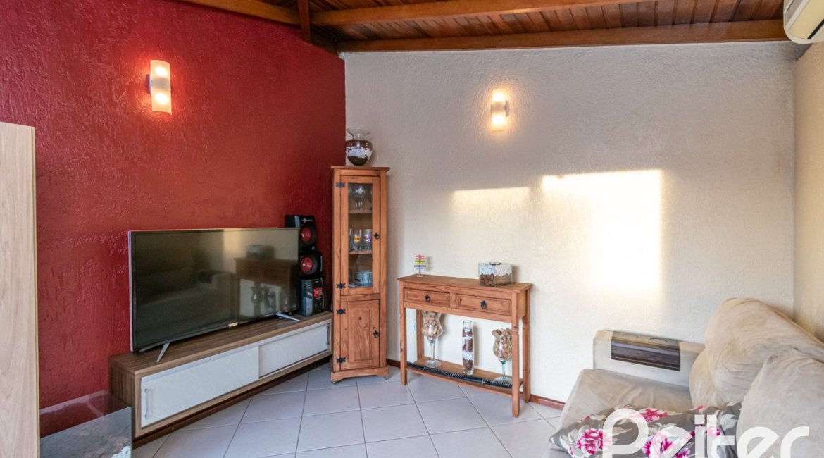 Casa em Condomínio à venda com 102m², 2 dormitórios, 1 suíte, 1 vaga, no bairro Guarujá em Porto Alegre