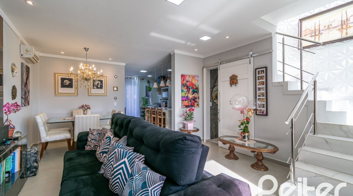 Casa à venda com 108m², 3 dormitórios, 2 suítes, 1 vaga, no bairro Hípica em Porto Alegre