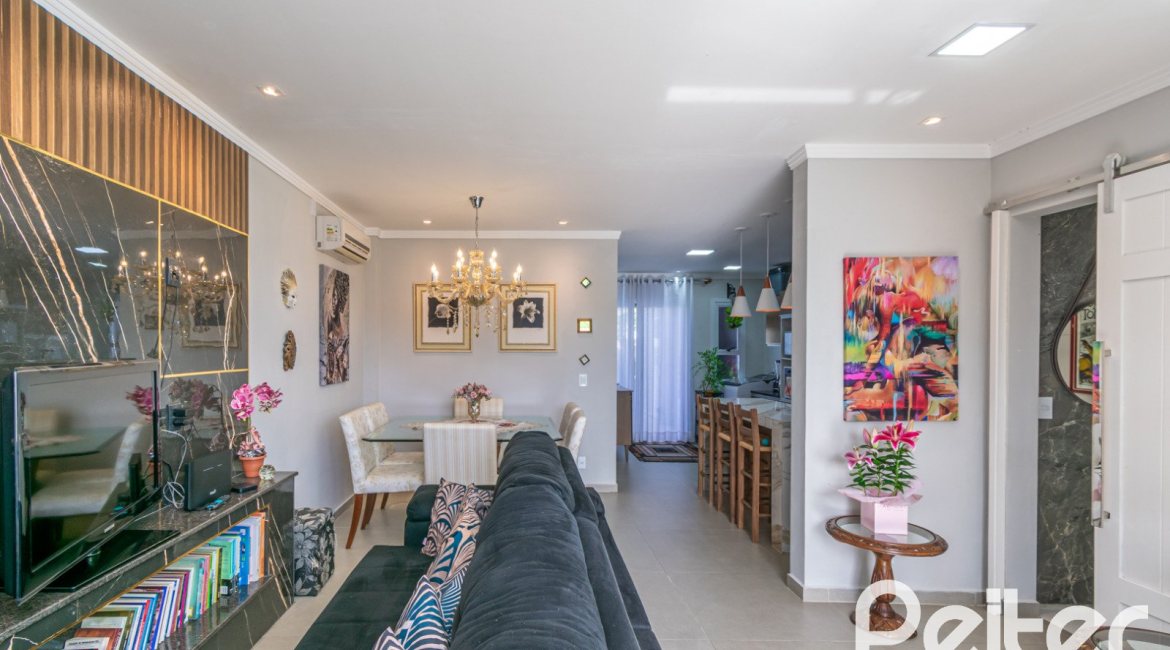 Casa à venda com 108m², 3 dormitórios, 2 suítes, 1 vaga, no bairro Hípica em Porto Alegre