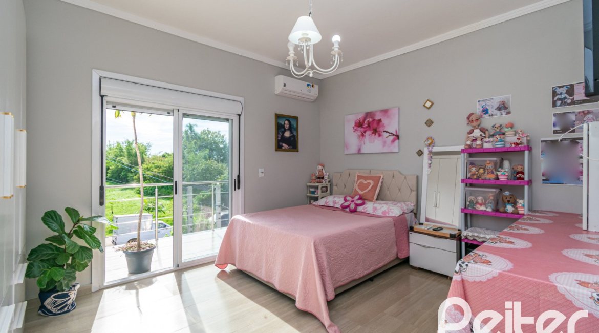 Casa à venda com 108m², 3 dormitórios, 2 suítes, 1 vaga, no bairro Hípica em Porto Alegre