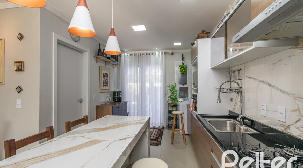 Casa à venda com 108m², 3 dormitórios, 2 suítes, 1 vaga, no bairro Hípica em Porto Alegre