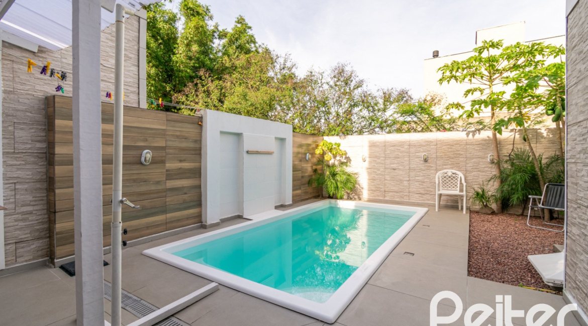 Casa à venda com 108m², 3 dormitórios, 2 suítes, 1 vaga, no bairro Hípica em Porto Alegre