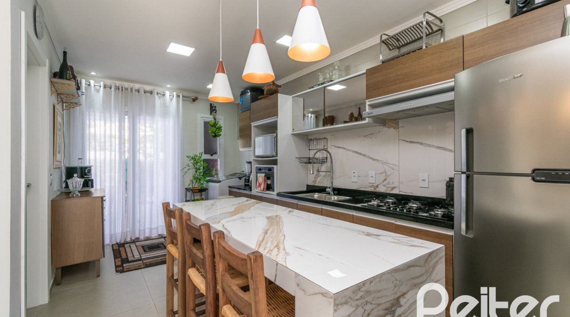 Casa à venda com 108m², 3 dormitórios, 2 suítes, 1 vaga, no bairro Hípica em Porto Alegre