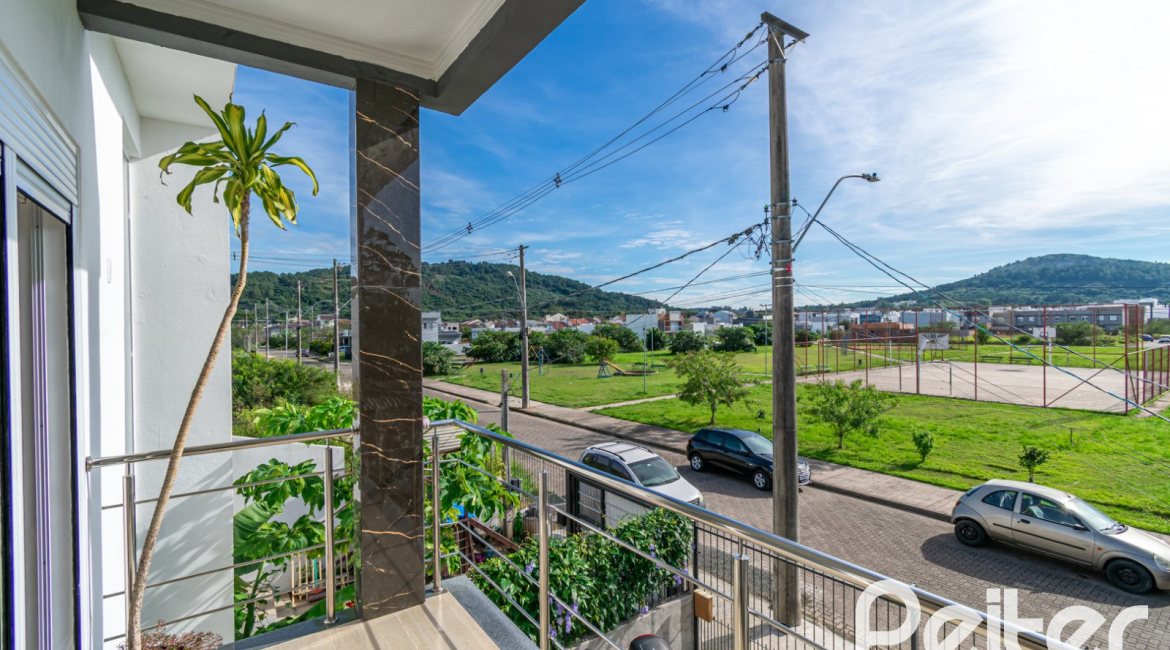 Casa à venda com 108m², 3 dormitórios, 2 suítes, 1 vaga, no bairro Hípica em Porto Alegre