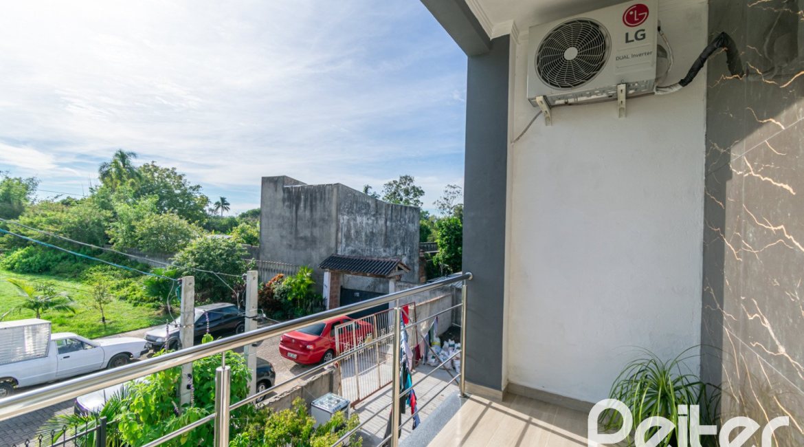 Casa à venda com 108m², 3 dormitórios, 2 suítes, 1 vaga, no bairro Hípica em Porto Alegre