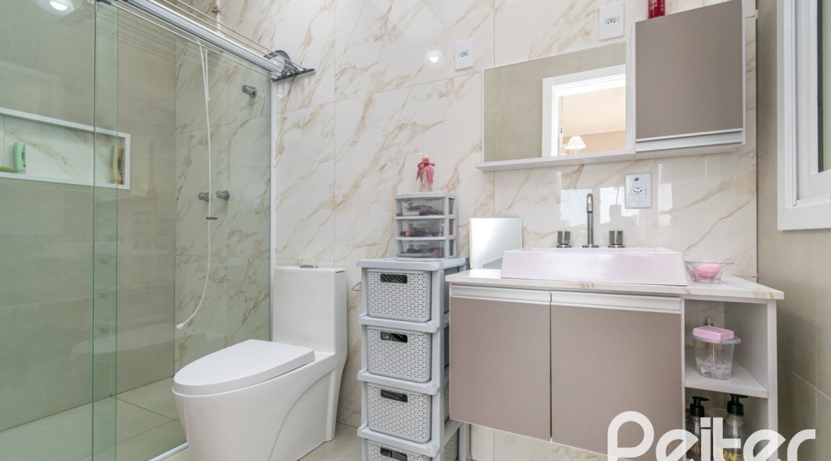 Casa à venda com 108m², 3 dormitórios, 2 suítes, 1 vaga, no bairro Hípica em Porto Alegre