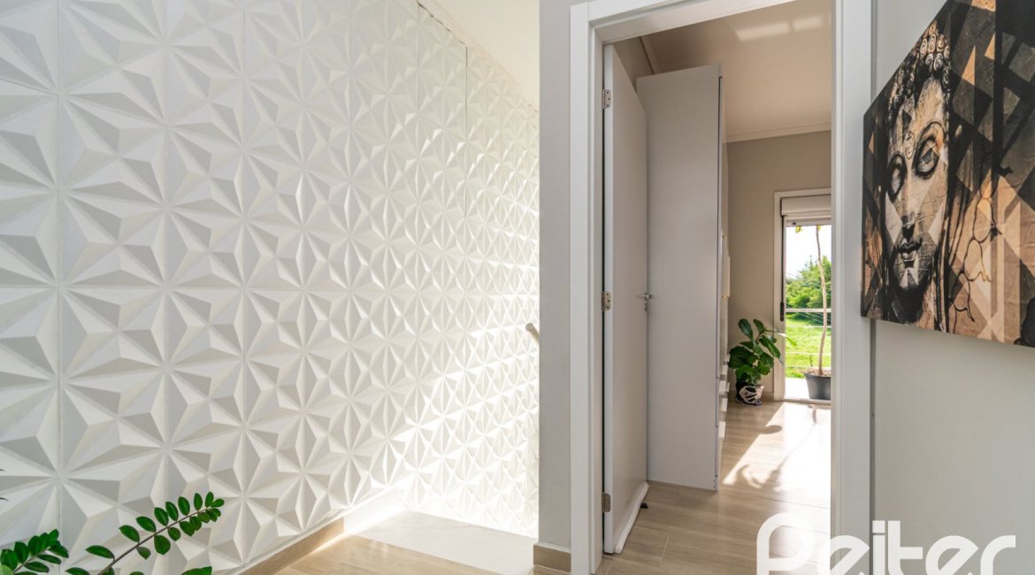 Casa à venda com 108m², 3 dormitórios, 2 suítes, 1 vaga, no bairro Hípica em Porto Alegre