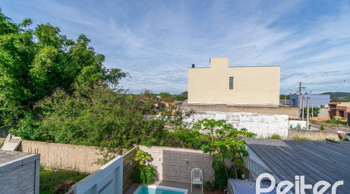 Casa à venda com 108m², 3 dormitórios, 2 suítes, 1 vaga, no bairro Hípica em Porto Alegre