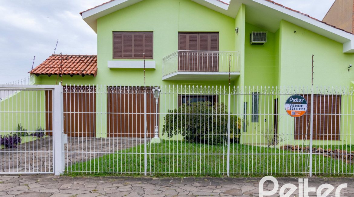Casa à venda com 493m², 4 dormitórios, 1 suíte, 6 vagas, no bairro Ipanema em Porto Alegre