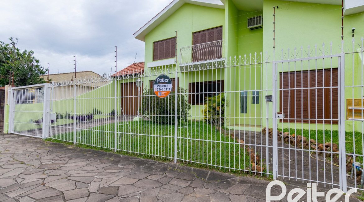 Casa à venda com 493m², 4 dormitórios, 1 suíte, 6 vagas, no bairro Ipanema em Porto Alegre