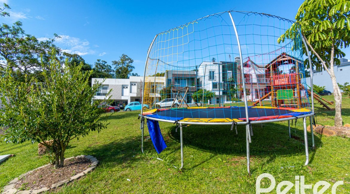 Terreno em condomínio à venda com 276m², no bairro Vila Nova em Porto Alegre