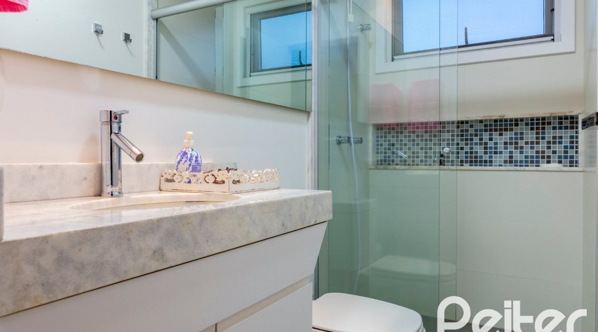 Casa em Condomínio à venda com 308m², 3 dormitórios, 3 suítes, 2 vagas, no bairro Alphaville em PORTO ALEGRE