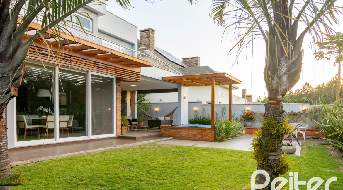 Casa em Condomínio à venda com 308m², 3 dormitórios, 3 suítes, 2 vagas, no bairro Alphaville em PORTO ALEGRE