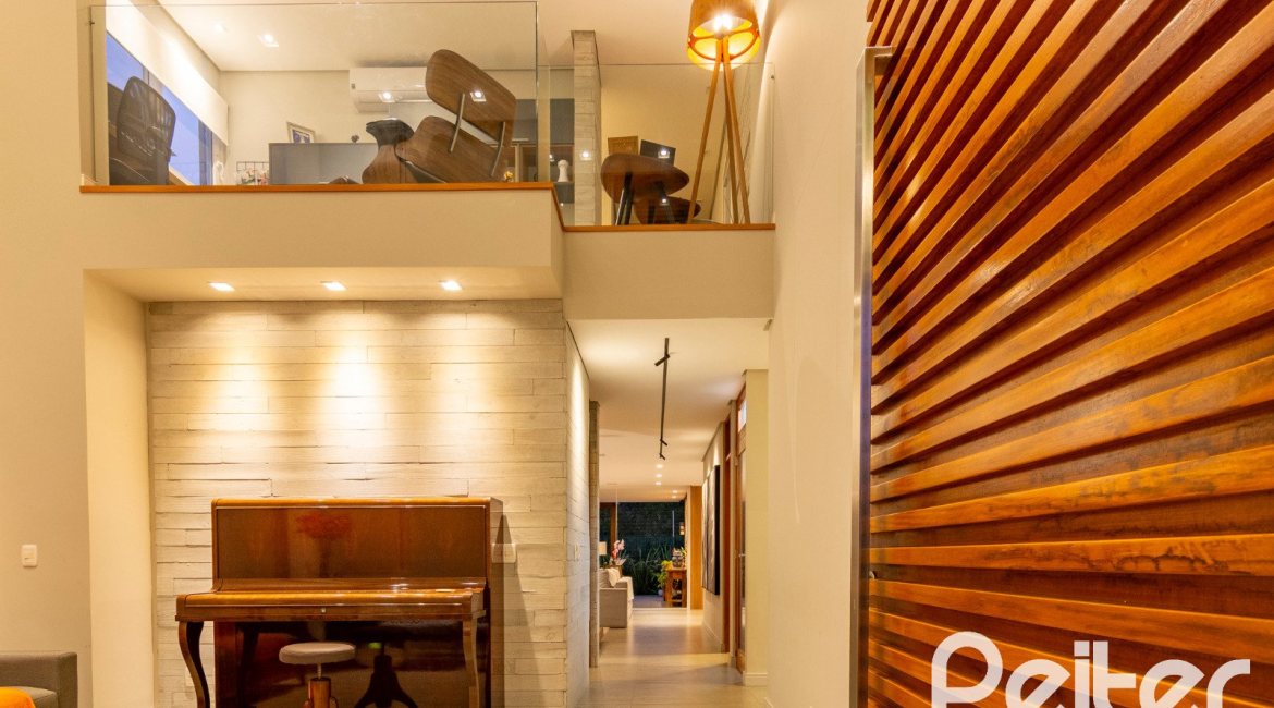 Casa em Condomínio à venda com 308m², 3 dormitórios, 3 suítes, 2 vagas, no bairro Alphaville em PORTO ALEGRE