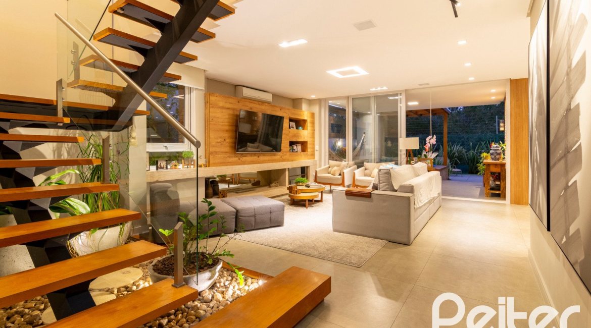 Casa em Condomínio à venda com 308m², 3 dormitórios, 3 suítes, 2 vagas, no bairro Alphaville em PORTO ALEGRE