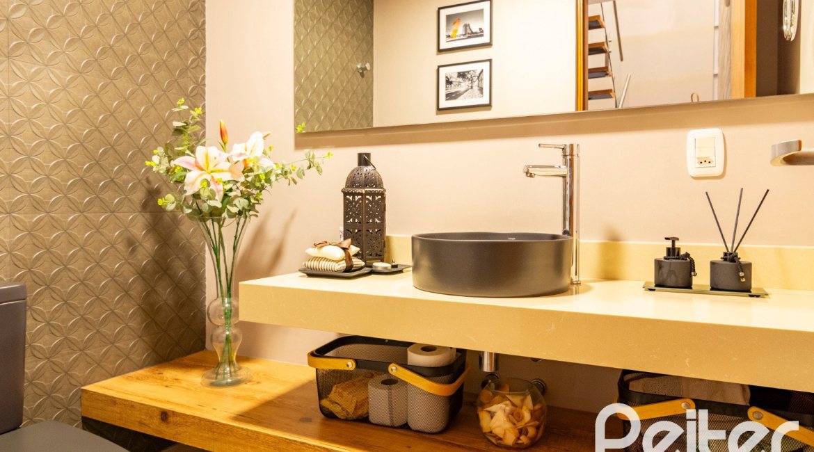 Casa em Condomínio à venda com 308m², 3 dormitórios, 3 suítes, 2 vagas, no bairro Alphaville em PORTO ALEGRE