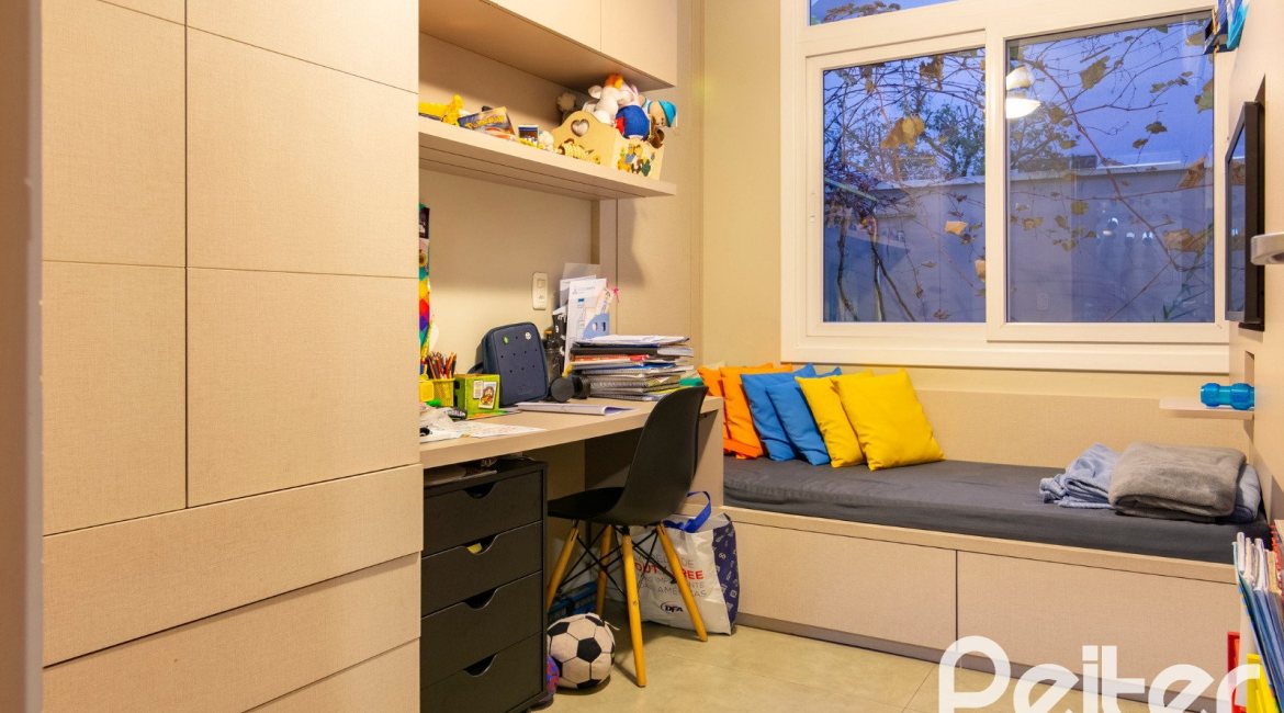 Casa em Condomínio à venda com 308m², 3 dormitórios, 3 suítes, 2 vagas, no bairro Alphaville em PORTO ALEGRE