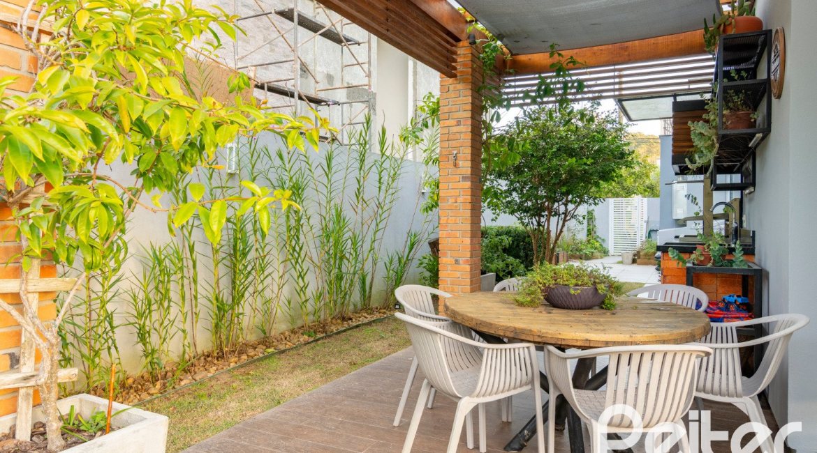 Casa em Condomínio à venda com 308m², 3 dormitórios, 3 suítes, 2 vagas, no bairro Alphaville em PORTO ALEGRE