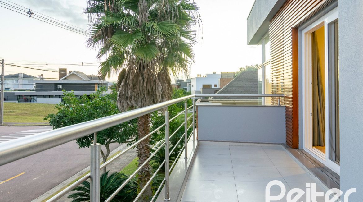 Casa em Condomínio à venda com 308m², 3 dormitórios, 3 suítes, 2 vagas, no bairro Alphaville em PORTO ALEGRE