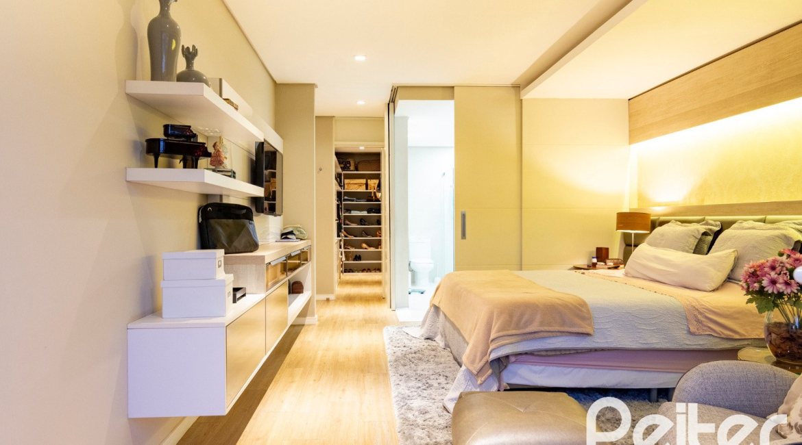 Casa em Condomínio à venda com 308m², 3 dormitórios, 3 suítes, 2 vagas, no bairro Alphaville em PORTO ALEGRE