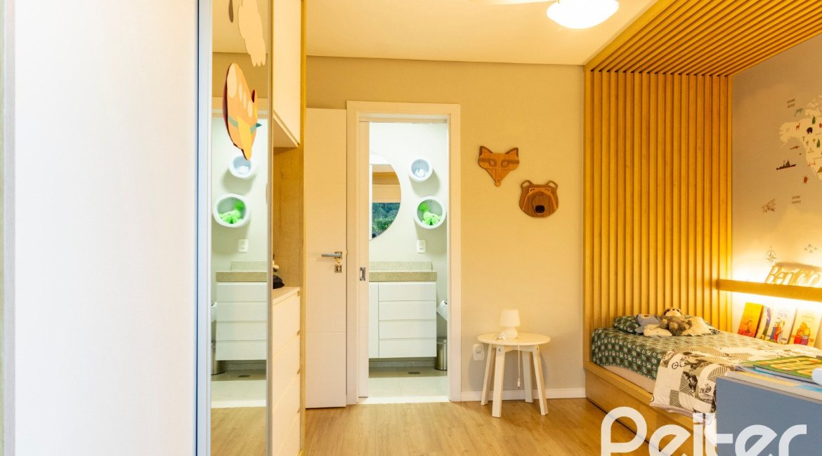 Casa em Condomínio à venda com 308m², 3 dormitórios, 3 suítes, 2 vagas, no bairro Alphaville em PORTO ALEGRE