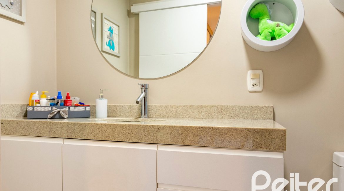 Casa em Condomínio à venda com 308m², 3 dormitórios, 3 suítes, 2 vagas, no bairro Alphaville em PORTO ALEGRE