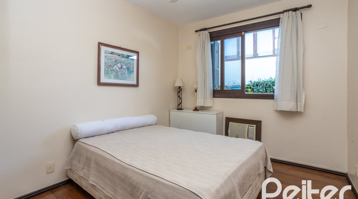 Casa em Condomínio à venda com 280m², 4 dormitórios, 2 suítes, 5 vagas, no bairro Cavalhada em PORTO ALEGRE